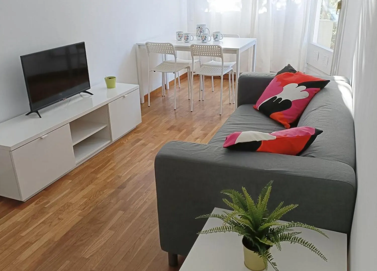 Sant Jordi Pisos - Consell De Cent Apartment Barcelona Spain